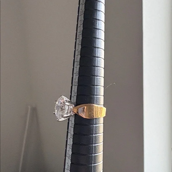 EUC Round Brilliant Cut Soltaire Diamond-Toned Thick Gold Band Ring - Picture 10 of 11